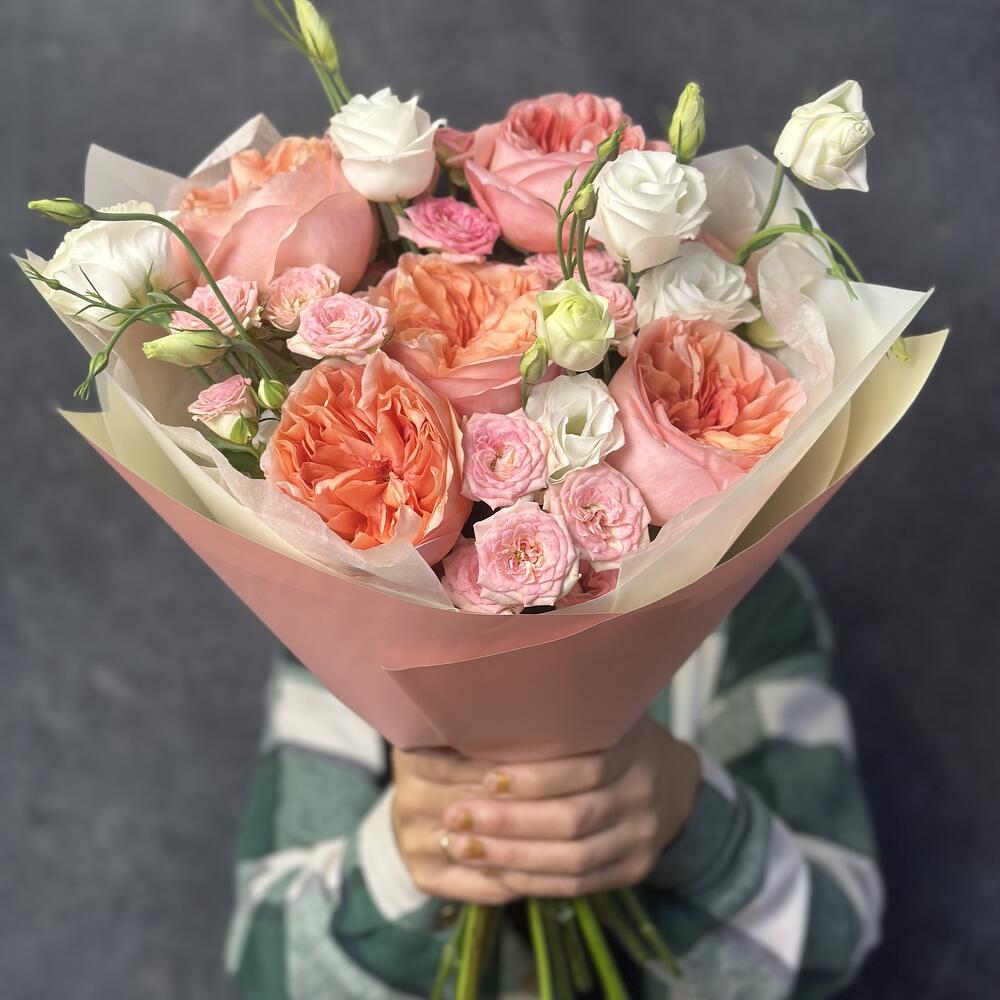 https://content2.flowwow-images.com/data/flowers/1000x1000/81/1690179911_24622581.jpg