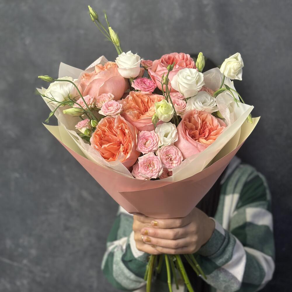 https://content2.flowwow-images.com/data/flowers/1000x1000/45/1690179911_26732045.jpg