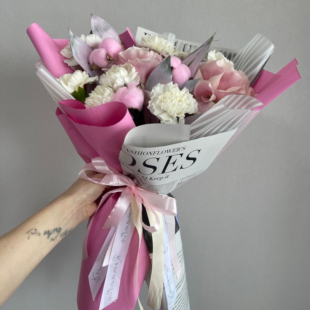 https://content2.flowwow-images.com/data/flowers/1000x1000/36/1740899903_84153236.jpg